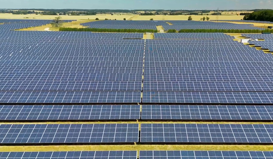 NextEnergy Raises $950 Million for Newbuild Solar Fund